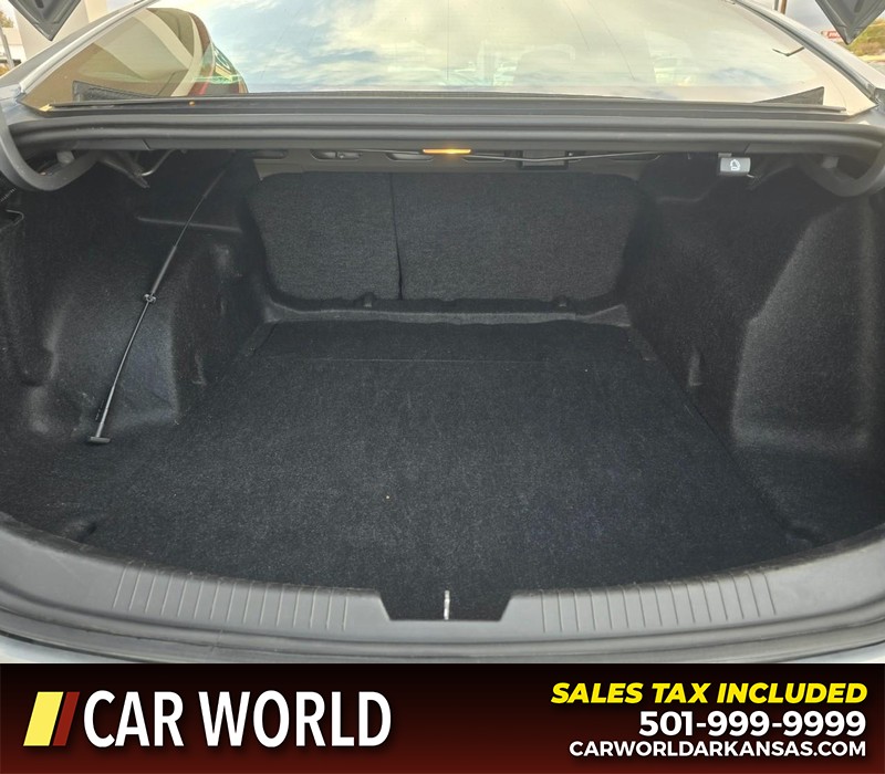 Chevrolet Malibu Vehicle Full-screen Gallery Image 13