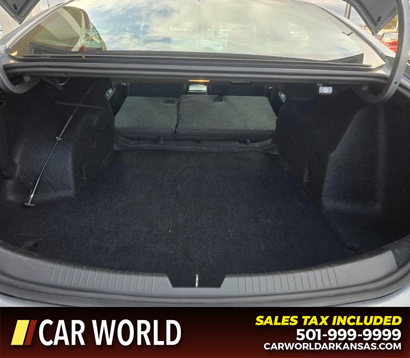 Chevrolet Malibu Vehicle Full-screen Gallery Image 14