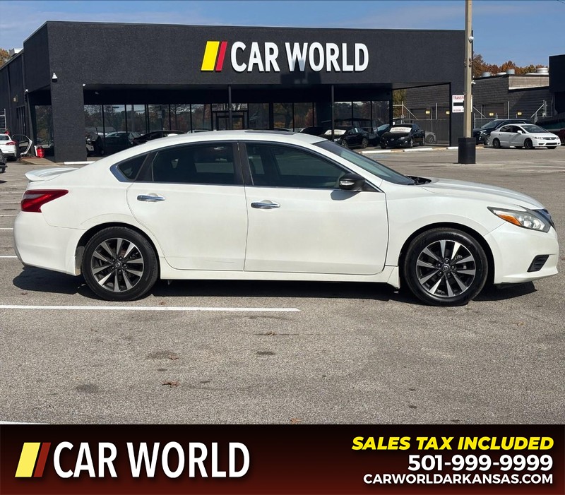 Nissan Altima Vehicle Full-screen Gallery Image 2