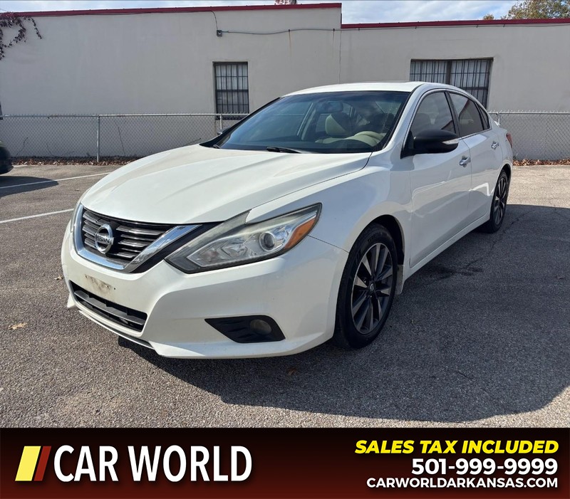 Nissan Altima Vehicle Full-screen Gallery Image 9