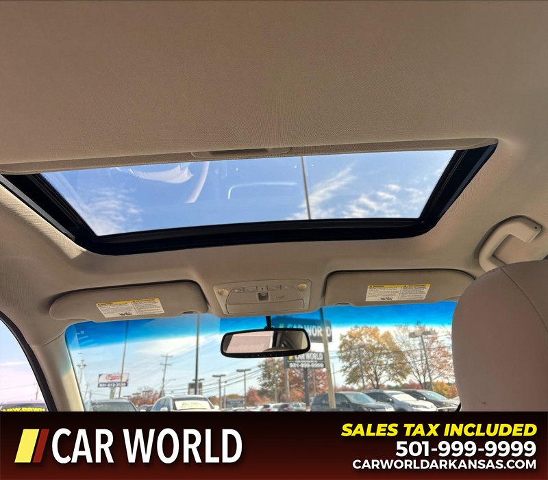 Nissan Altima Vehicle Full-screen Gallery Image 11