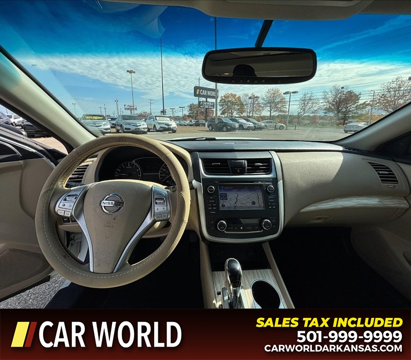 Nissan Altima Vehicle Full-screen Gallery Image 16