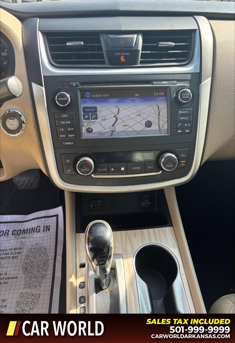 Nissan Altima Vehicle Full-screen Gallery Image 17