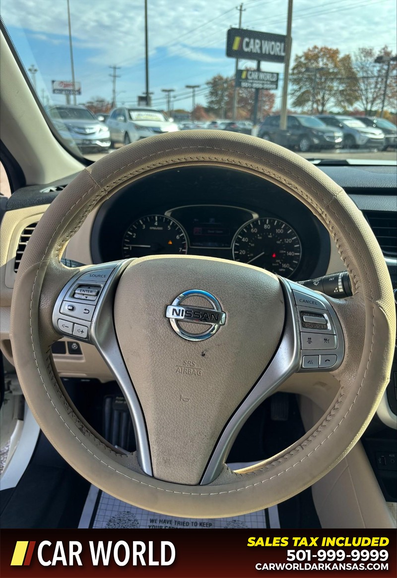 Nissan Altima Vehicle Full-screen Gallery Image 19