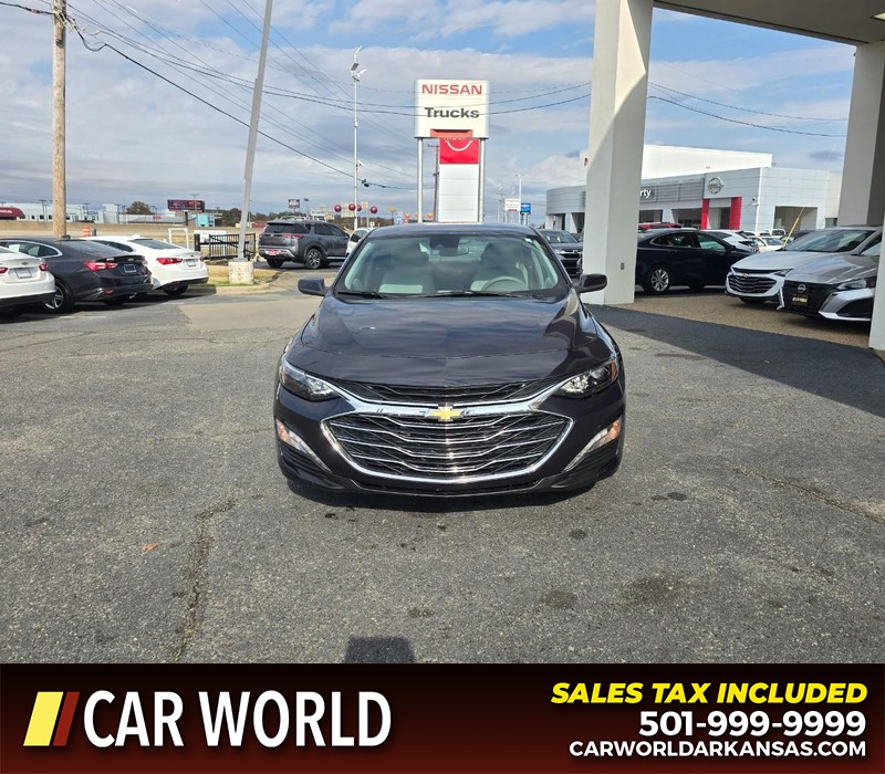 Chevrolet Malibu Vehicle Full-screen Gallery Image 2