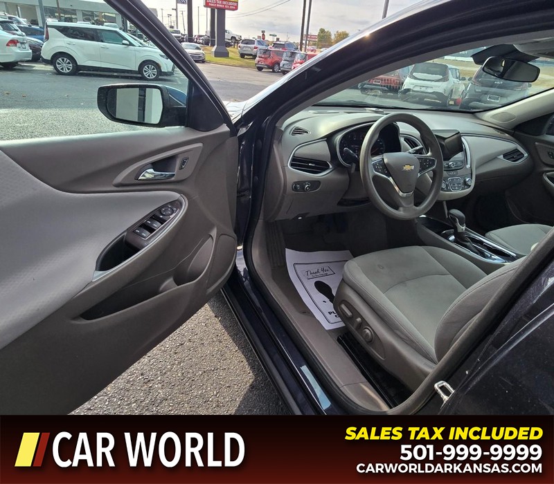 Chevrolet Malibu Vehicle Full-screen Gallery Image 7