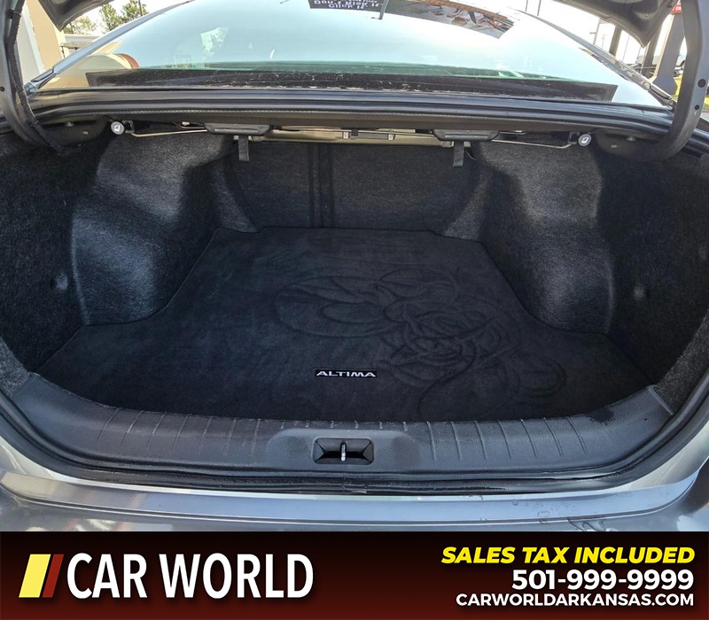 Nissan Altima Vehicle Full-screen Gallery Image 13