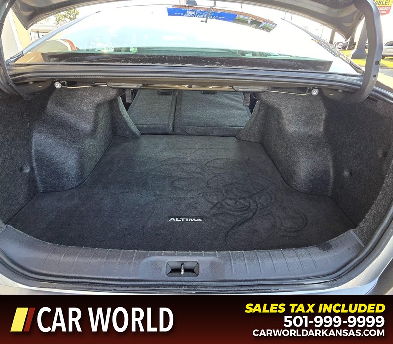 Nissan Altima Vehicle Full-screen Gallery Image 14