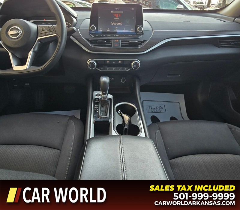 Nissan Altima Vehicle Full-screen Gallery Image 18