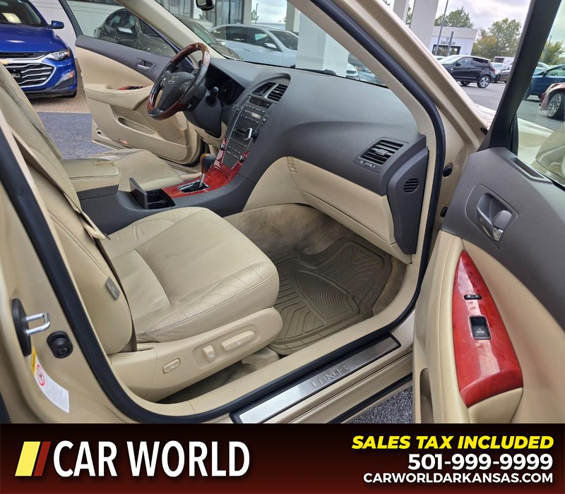 Lexus ES 350 Vehicle Full-screen Gallery Image 11