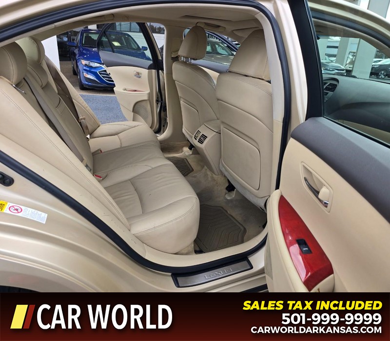 Lexus ES 350 Vehicle Full-screen Gallery Image 12