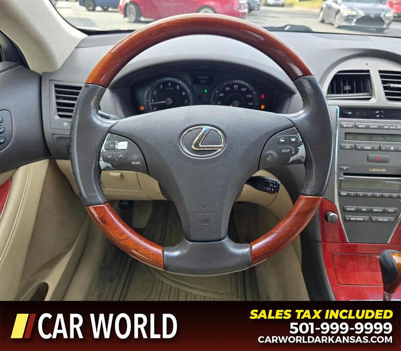 Lexus ES 350 Vehicle Full-screen Gallery Image 14