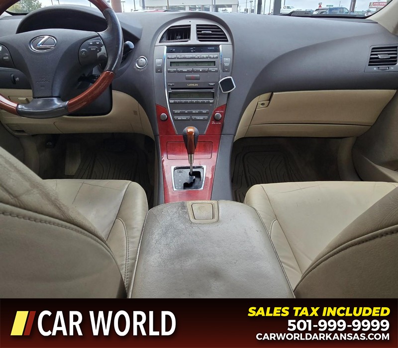 Lexus ES 350 Vehicle Full-screen Gallery Image 17