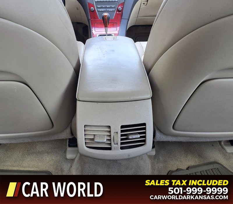 Lexus ES 350 Vehicle Full-screen Gallery Image 19