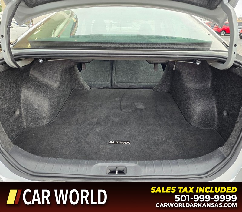 Nissan Altima Vehicle Full-screen Gallery Image 14