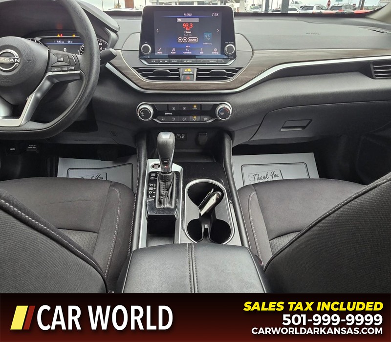 Nissan Altima Vehicle Full-screen Gallery Image 18