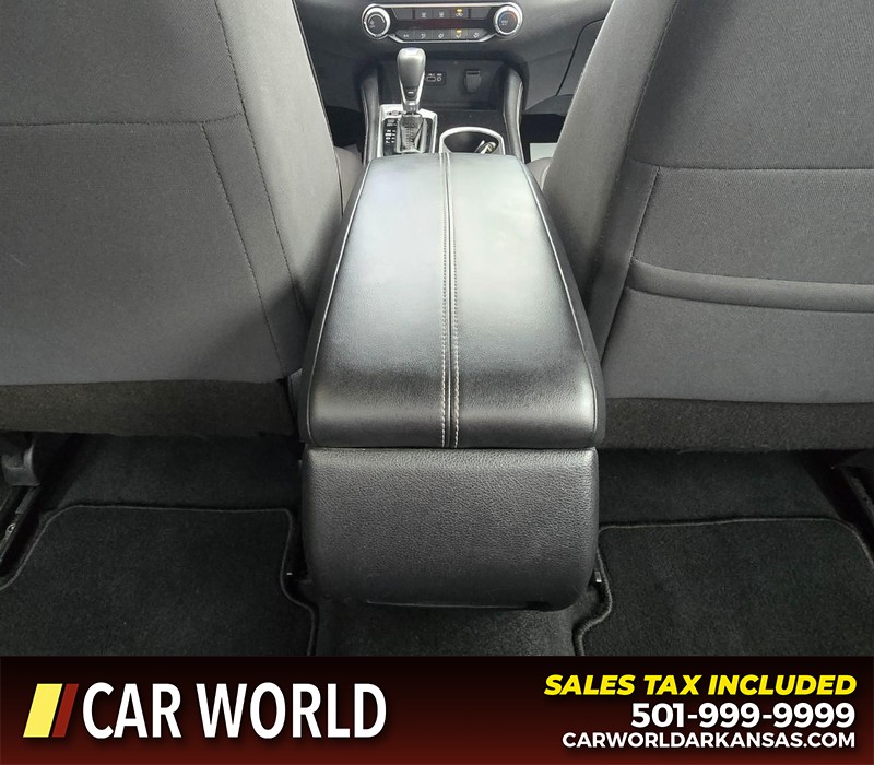 Nissan Altima Vehicle Full-screen Gallery Image 19