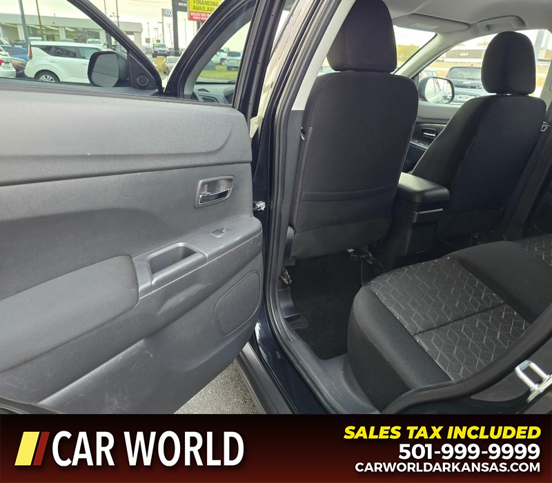 Mitsubishi Outlander Sport Vehicle Full-screen Gallery Image 9