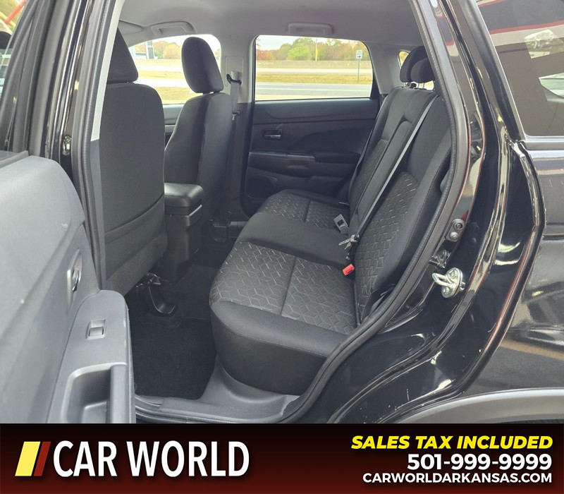 Mitsubishi Outlander Sport Vehicle Full-screen Gallery Image 10