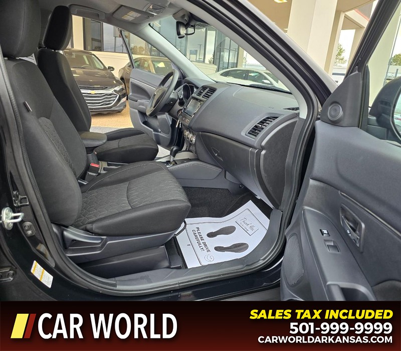 Mitsubishi Outlander Sport Vehicle Full-screen Gallery Image 11