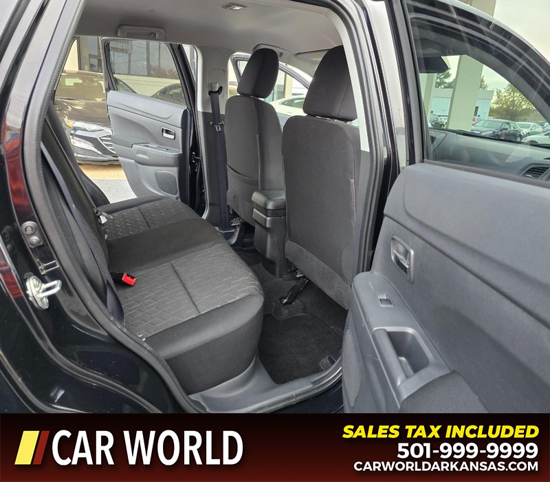 Mitsubishi Outlander Sport Vehicle Full-screen Gallery Image 12