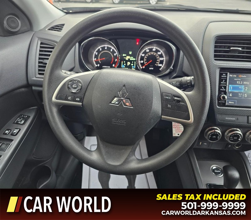 Mitsubishi Outlander Sport Vehicle Full-screen Gallery Image 15