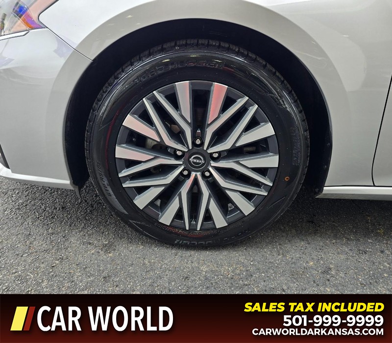 Nissan Altima Vehicle Full-screen Gallery Image 6