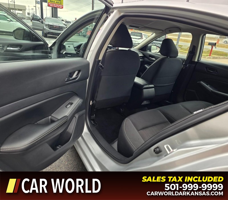 Nissan Altima Vehicle Full-screen Gallery Image 9