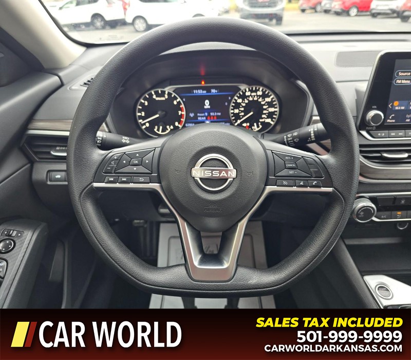 Nissan Altima Vehicle Full-screen Gallery Image 15