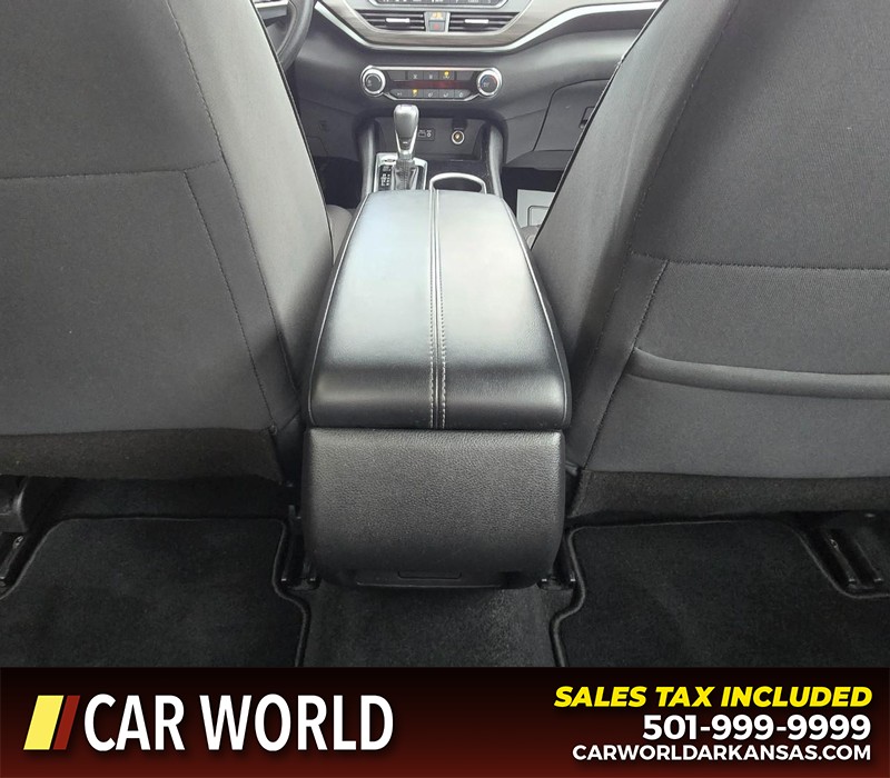 Nissan Altima Vehicle Full-screen Gallery Image 19