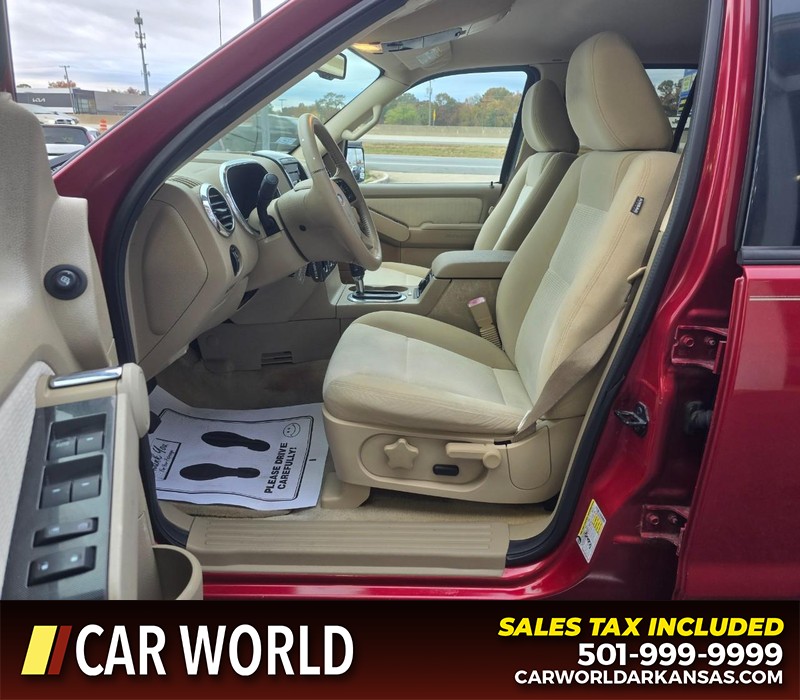 Ford Explorer Vehicle Full-screen Gallery Image 8