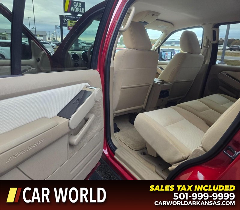 Ford Explorer Vehicle Full-screen Gallery Image 9