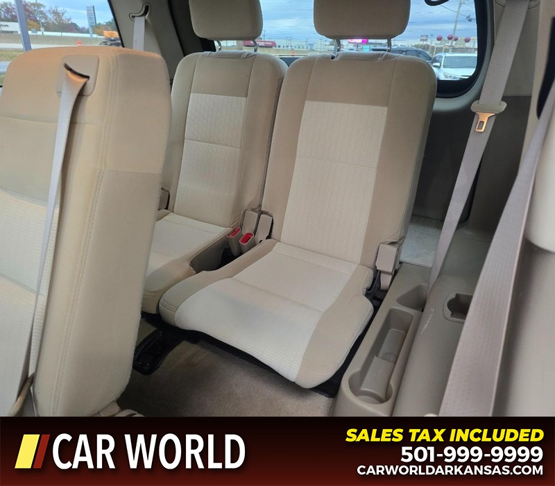 Ford Explorer Vehicle Full-screen Gallery Image 11