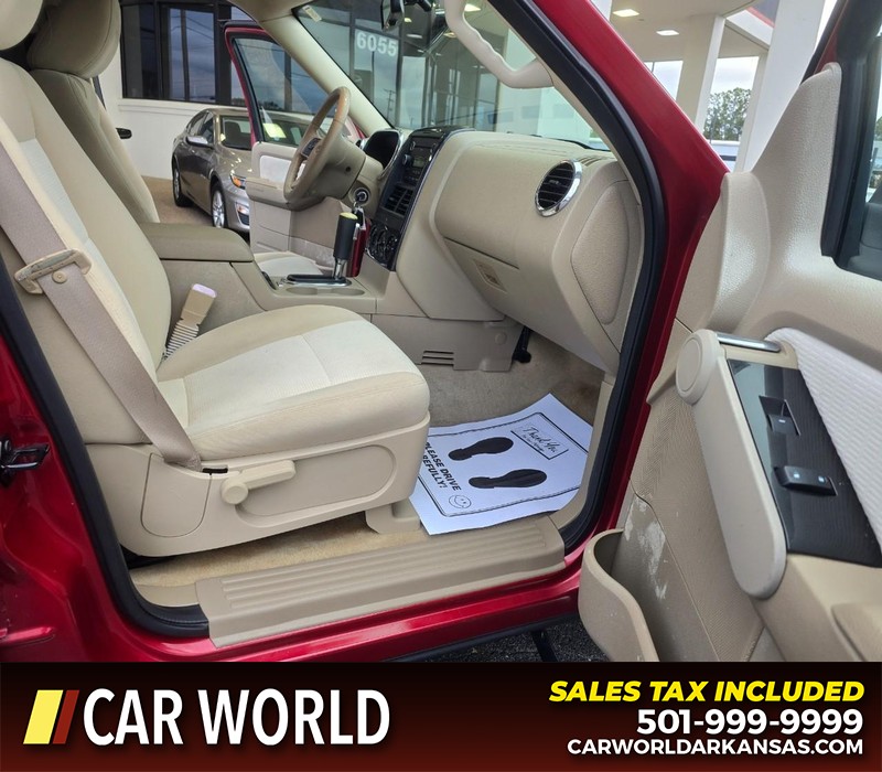 Ford Explorer Vehicle Full-screen Gallery Image 12