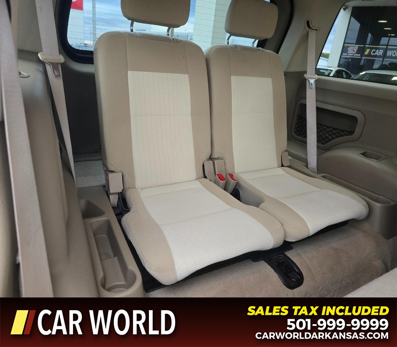 Ford Explorer Vehicle Full-screen Gallery Image 14