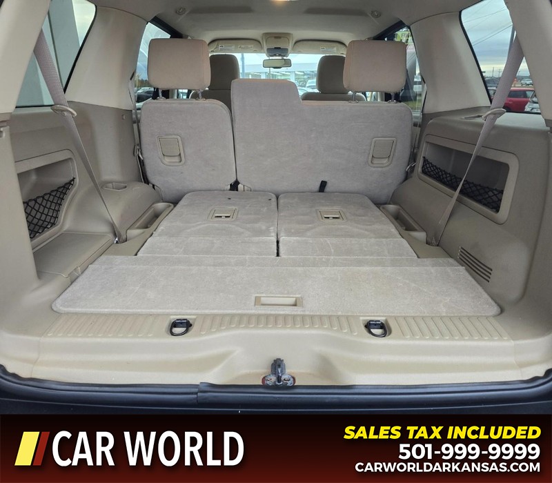 Ford Explorer Vehicle Full-screen Gallery Image 16