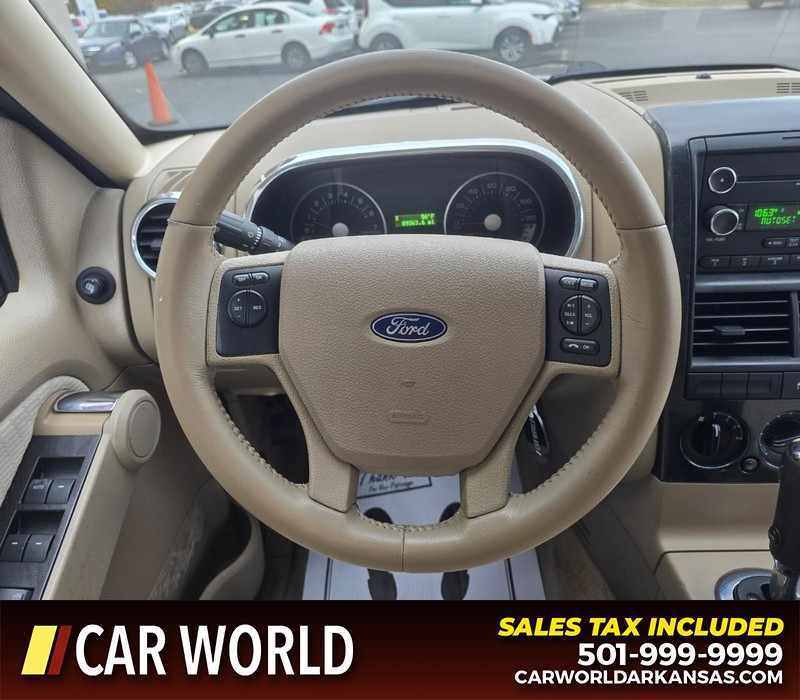 Ford Explorer Vehicle Full-screen Gallery Image 18