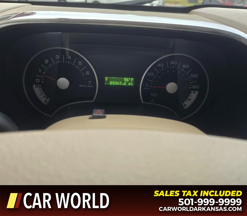 Ford Explorer Vehicle Full-screen Gallery Image 20