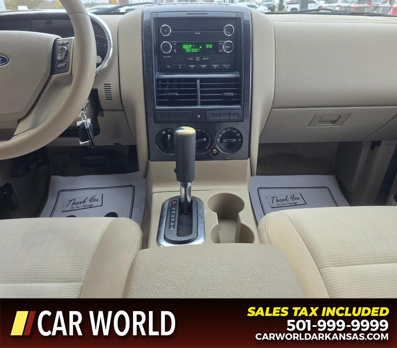 Ford Explorer Vehicle Full-screen Gallery Image 21