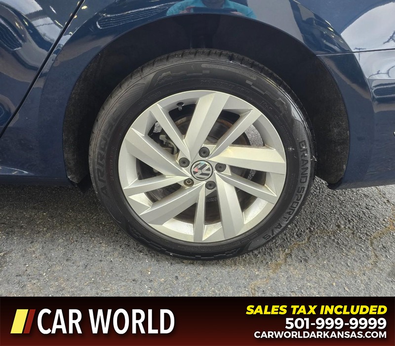 Volkswagen Passat Vehicle Full-screen Gallery Image 6