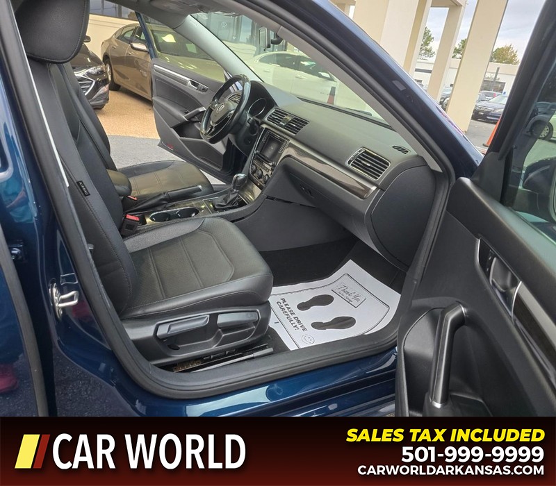 Volkswagen Passat Vehicle Full-screen Gallery Image 11