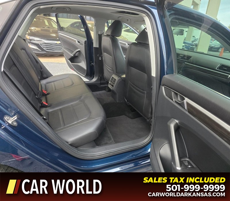 Volkswagen Passat Vehicle Full-screen Gallery Image 12