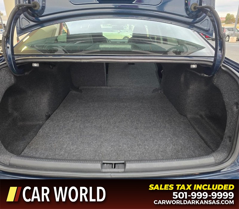 Volkswagen Passat Vehicle Full-screen Gallery Image 14