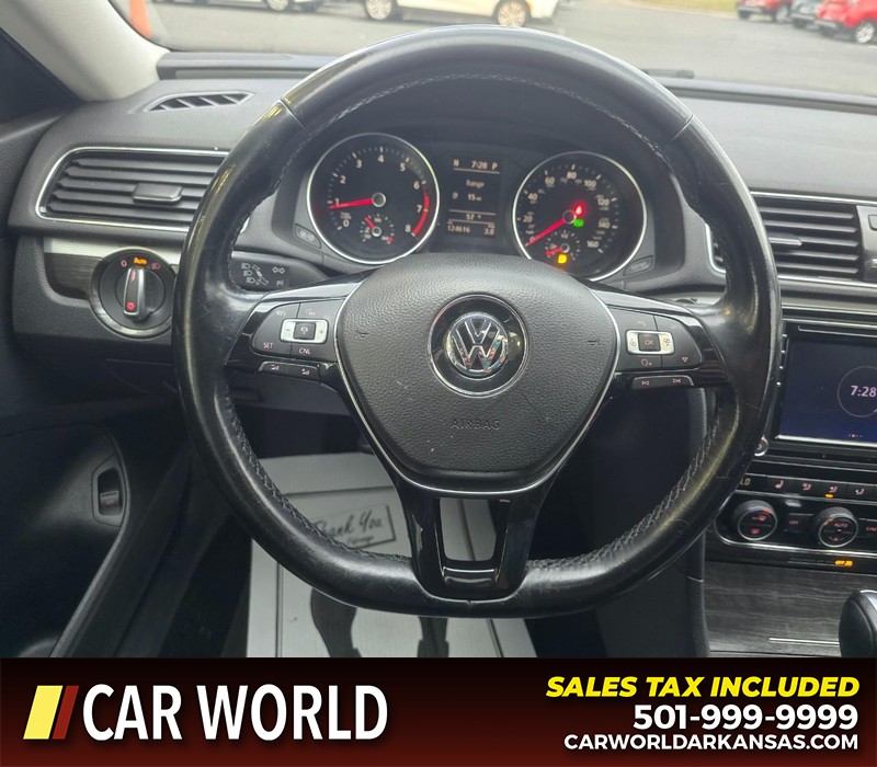 Volkswagen Passat Vehicle Full-screen Gallery Image 15