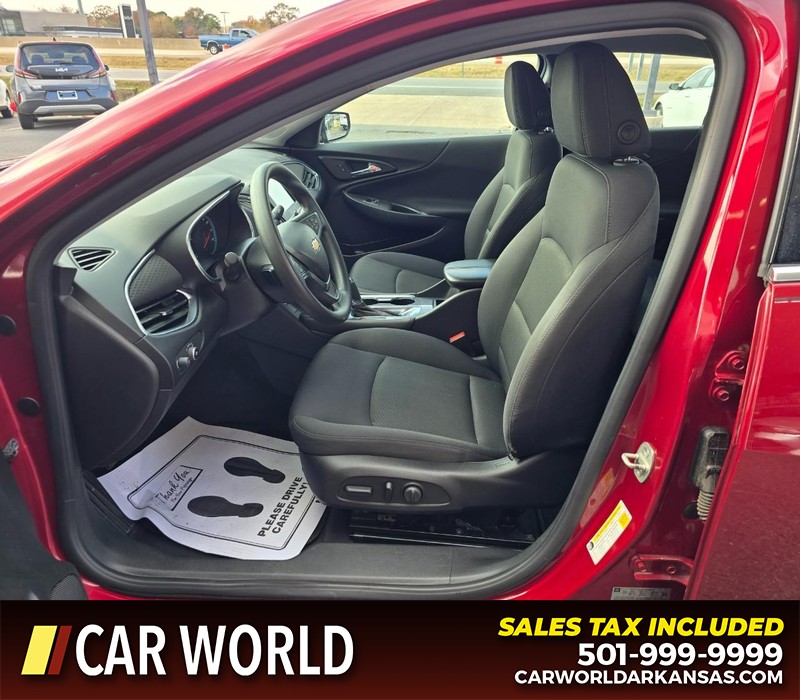 Chevrolet Malibu Vehicle Full-screen Gallery Image 8