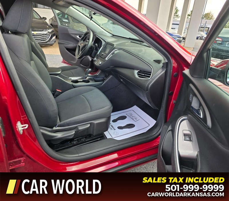 Chevrolet Malibu Vehicle Full-screen Gallery Image 11