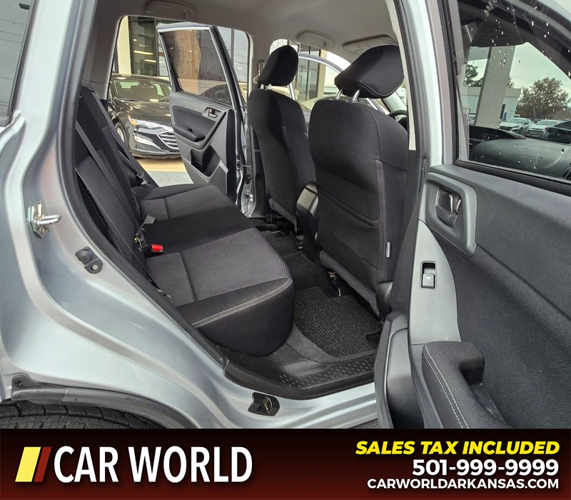 Subaru Forester Vehicle Full-screen Gallery Image 12