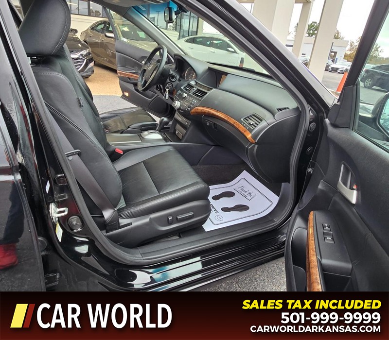 Honda Accord Sedan Vehicle Full-screen Gallery Image 11