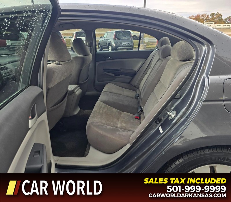 Honda Accord Sedan Vehicle Full-screen Gallery Image 10