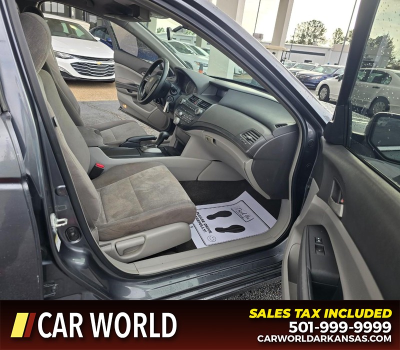 Honda Accord Sedan Vehicle Full-screen Gallery Image 11